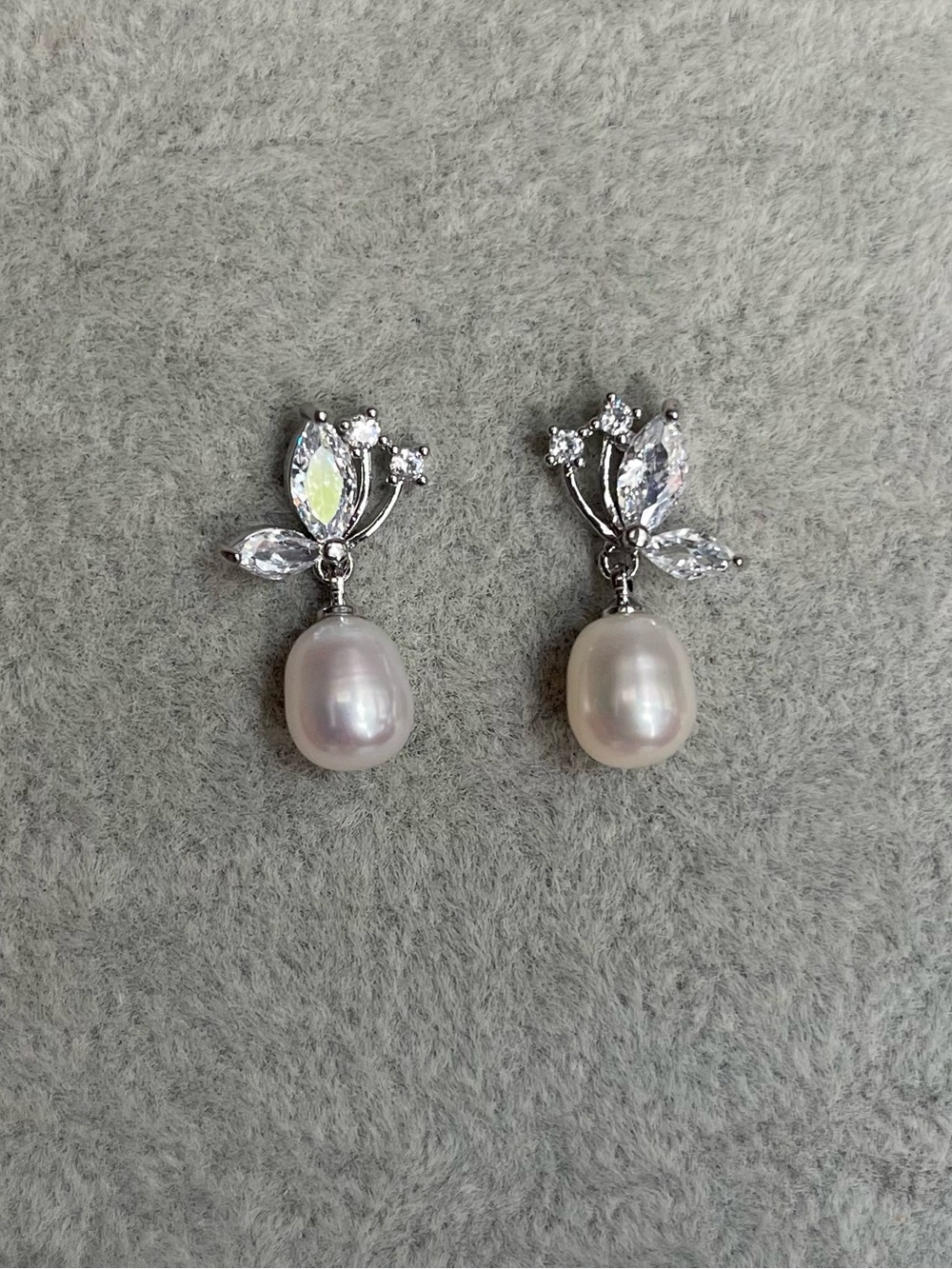 Freshwater Pearl Drop Earrings with Crystal Accents - Silver 925 posts